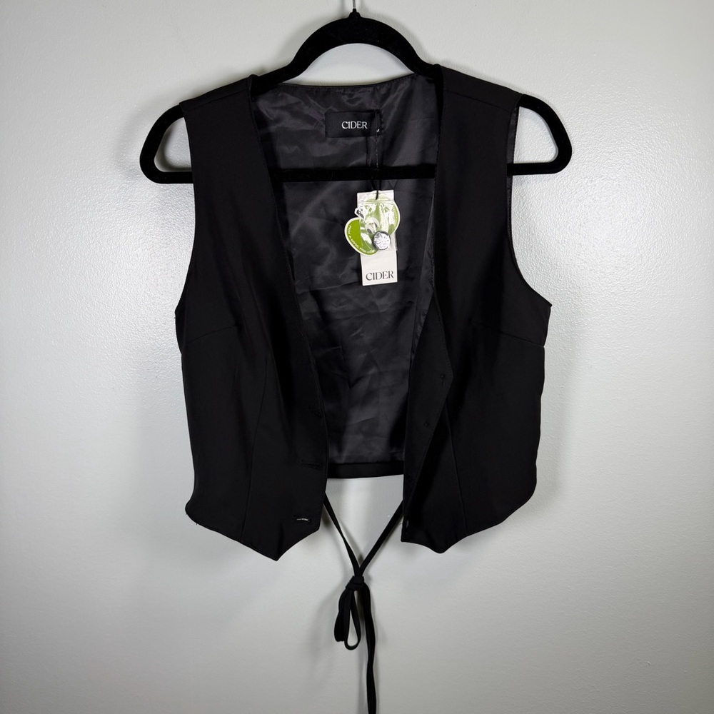 Cider Women's Black Cropped Tie-Back Vest Sz‎ Medium NWT